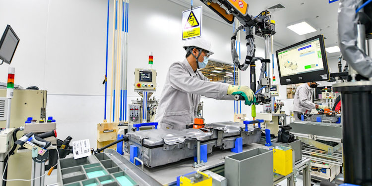 นิสสัน เริ่มการประกอบแบตเตอรี่สำหรับเครื่องยนต์ อี-พาวเวอร์แล้วที่โรงงานในประเทศไทย