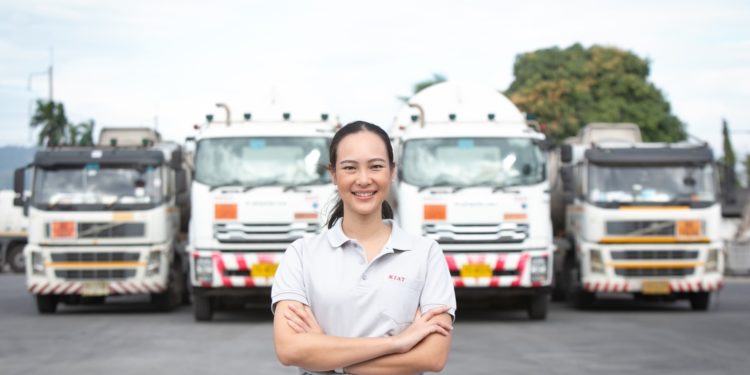 KIAT เผยน้ำมันพุ่ง ต้นทุนขยับ เร่งใช้เทคโนโลยีบริหารขนส่ง พร้อมปรับวิธีดำเนินธุรกิจ มั่นใจโตรวมกว่า 20% ภายในปีนี้