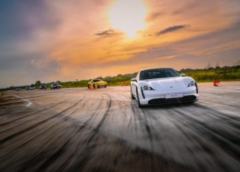 เปิดประสบการณ์การขับขี่สุดเอ็กซ์คลูซีฟสไตล์ลักชัวรี่ไปกับ 7 ไฮไลต์เด่นแห่งยนตกรรมสปอร์ตปอร์เช่