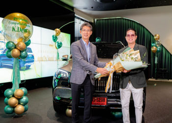 “เบนซ์ไพรม์มัส” มอบ Mercedes-Maybach GLS คันแรกให้แก่ “ดิว-วีรวัฒน์ วลัยเสถียร” เจ้าของธุรกิจปลาสวยงาม