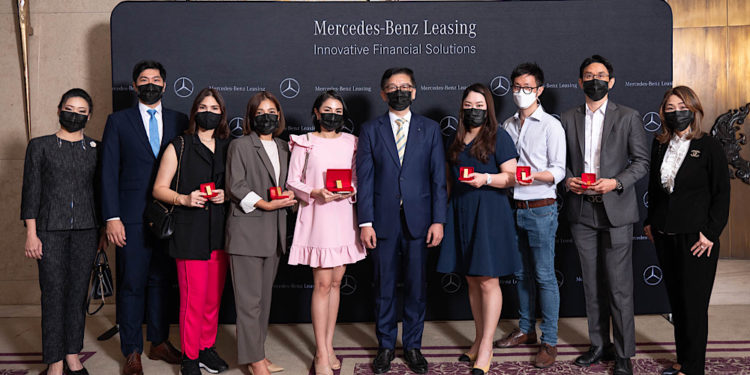 เมอร์เซเดส-เบนซ์ ลีสซิ่ง มอบรางวัลทองคำให้แก่ลูกค้าผู้โชคดี รวมมูลค่ากว่า 1 ล้านบาท