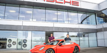 Emma Raducanu ได้รับการเติมเต็มความฝันอันยิ่งใหญ่ กับโอกาสในการโลดแล่นไปกับปอร์เช่ 911 คาร์เรร่า เอส (Carrera S) บนสนาม Silverstone