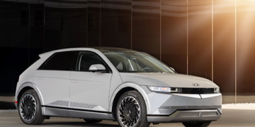 ฮุนได IONIQ 5 ได้รับเลือกจาก Wards เป็นหนึ่งในสิบของเครื่องยนต์และระบบขับเคลื่อนที่ดีที่สุด