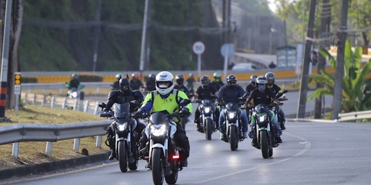 BAJAJ Dominar Rides #26 วันเดย์ทริป ขับขี่เลาะทะเลภาคตะวันออก เที่ยวแหลมบาลีฮาย นั่งสปีดโบ๊ทข้ามไปเล่นน้ำทะเลที่เกาะล้าน