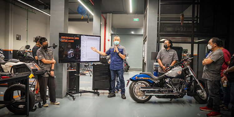 ฮาร์ลีย์-เดวิดสัน สาขาธนบุรี เปิดบ้านให้ยลโฉมรุ่นพิเศษ ‘LOW RIDER EL DIABLO 2022’ พร้อมมินิคอนเสิร์ต Black Rose สุดมันส์