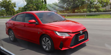 TOYOTA YARIS ATIV ครบเครื่องจนเพื่อนค้อน… ซิตี้คาร์ที่มาเพื่อครองบัลลังก์ !!