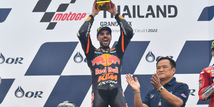 “โมโตจีพี ไทยแลนด์” ปิดฉากอลังการ “โอลิเวียร่า” ฝ่าฝนพลิกคว้าชัย