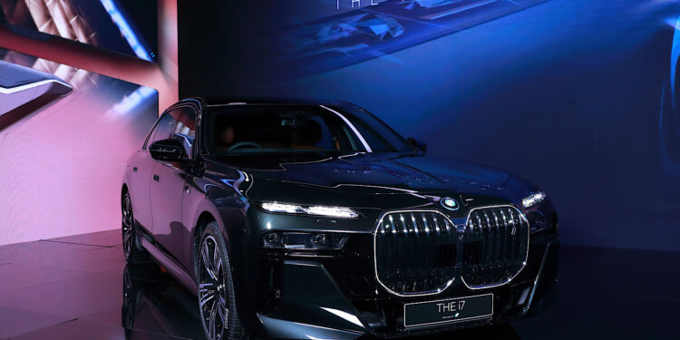 เผยโฉมบีเอ็มดับเบิลยู i7 ใหม่ มอบสุนทรียภาพแห่งการขับขี่ด้วยที่สุดแห่งความหรูหราสง่างาม การขับขี่ที่เร้าใจ และสุดยอดเทคโนโลยีล้ำสมัย