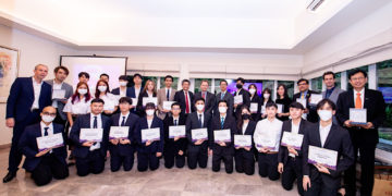 ปอร์เช่ ประเทศไทย รับโล่ห์เกียรติคุณส่งเสริมกิจกรรมนวัตกรรมยานยนต์ไฟฟ้า งาน The EV Hackathon for Sustainability #EV4Sustain