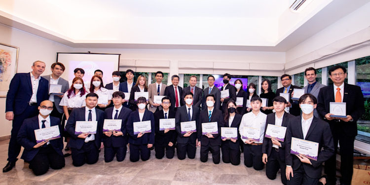 ปอร์เช่ ประเทศไทย รับโล่ห์เกียรติคุณส่งเสริมกิจกรรมนวัตกรรมยานยนต์ไฟฟ้า งาน The EV Hackathon for Sustainability #EV4Sustain