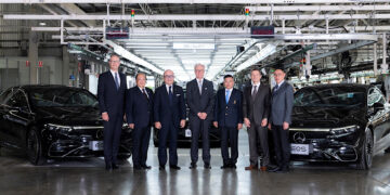 เมอร์เซเดส-เบนซ์ เปิดตัว “EQS 500 4MATIC AMG Premium” รุ่นประกอบในประเทศ ล็อตแรกจากโรงงานอย่างเป็นทางการ