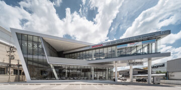 ซัมมิท ฮอนด้า ออโตโมบิล เปิดตัวแฟลกชิปโชว์รูมแห่งใหม่บนถนนบางนา-ตราด กม. 4.5 พร้อมฉลองครอบรอบ 10 ปี แจกรถยนต์HONDA ตั๋วเครื่องบินไป-กลับญี่ปุ่น และทองคำ รวมมูลค่ากว่า 3 ล้านบาท