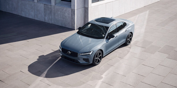 ยกระดับการเดินทางของคุณด้วยความบันเทิงและความปลอดภัยที่ดีกว่า กับรถยนต์วอลโว่ใหม่ล่าสุด