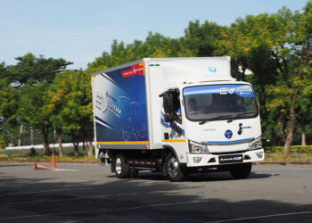 CP FOTON Aumark iBlue 85 รถบรรทุกพลังไฟฟ้ามาแล้ว !!