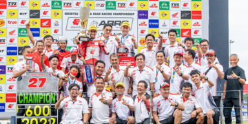 นักบิดไทยกระหึ่มเอเชีย! “สุหทัย” พลิกคว้าชัยโฮมเรซ “รัฐพงษ์-กฤชพร-ปิยวัฒน์” ฉลองโพเดียม “เอเชีย โร้ด” ที่ บุรีรัมย์