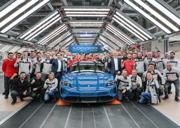 เฉลิมฉลองความสำเร็จของยนตรกรรมสปอร์ตพลังงานไฟฟ้า ปอร์เช่ ไทคานน์(Taycan) ด้วยยอดเติบโตของการผลิต และพิสัยการเดินทางได้ไกลสูงสุด