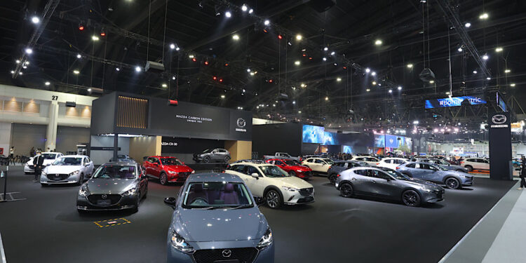 มาสด้าเผยโฉมครั้งแรก CX-30 Carbon Edition สีเทา แมชชีน เกรย์ ออกรถมาสด้าวันนี้รับประกัน 5 ปี ฟรีค่าแรง ฟรีค่าอะไหล่ ฟรีประกันชั้นหนึ่ง