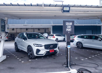 วอลโว่เดินหน้าติดตั้งสถานีชาร์จรถไฟฟ้าพลังงานแสงอาทิตย์ เติมเต็มพลังงานสะอาด ต่อยอดความยั่งยืนเพื่ออนาคต