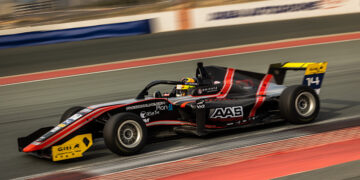 เติ้น ทัศนพล อินทรภูวศักดิ์ นักแข่งไทยขึ้นโพเดี้ยมคว้าถ้วยอันดับที่ 3