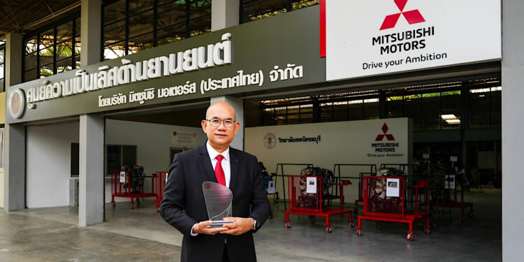 มิตซูบิชิ มอเตอร์ส ประเทศไทย รับโล่รางวัลจากกระทรวงศึกษาธิการ มุ่งสนับสนุนการศึกษารถยนต์ไฟฟ้า