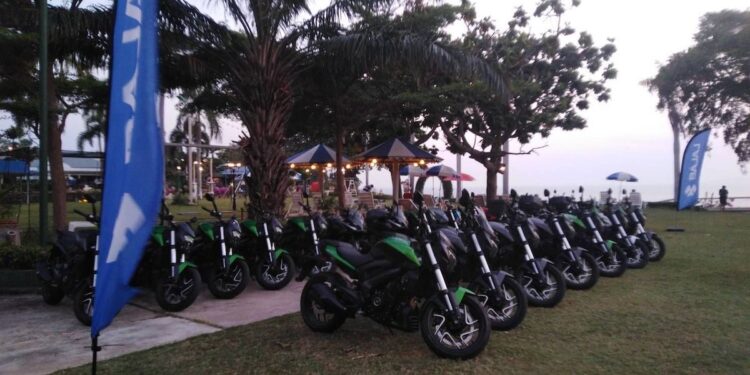 BAJAJ Weekender Rides 2023 #1 ทริปใหญ่ครั้งแรกของปี พาชาว Dominar ข้ามทะเลไปเล่นน้ำที่เกาะล้านแบบ Exclusive 2 วัน 1 คืน