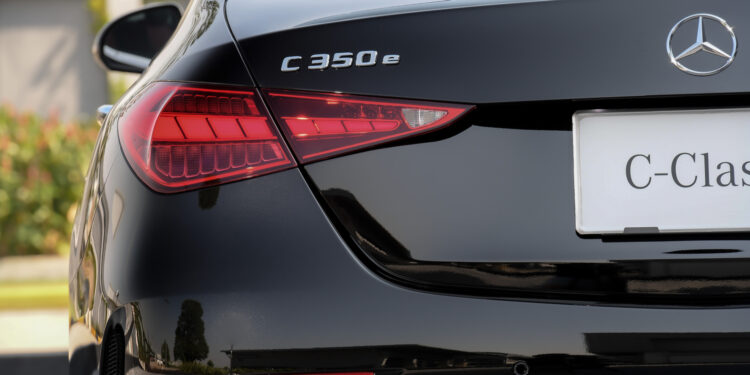 เมอร์เซเดส-เบนซ์ ประกาศขยายเวลารับประกันแบตเตอรี่ปลั๊กอินไฮบริด เพิ่มความอุ่นใจให้กับผู้ขับขี่ตลอด 10 ปี โดยไม่จำกัดระยะทางการขับขี่