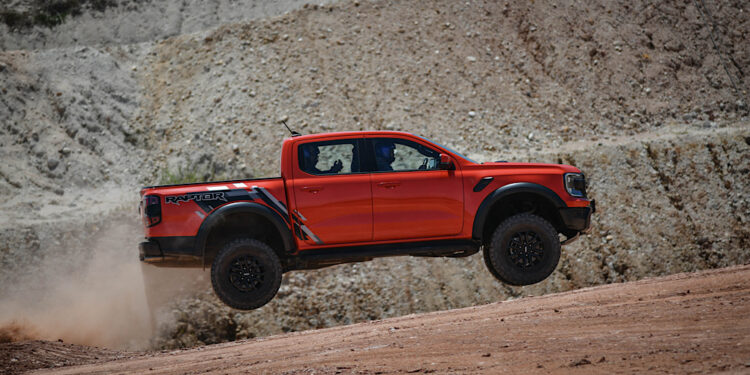 ฟอร์ดพาสื่อมวลชนพิสูจน์ความดุดันไม่เกรงใจใครของ ‘ฟอร์ด เรนเจอร์ แร็พเตอร์ เจเนอเรชันใหม่’ กับ Ford Ranger Raptor Unbeatable Experience