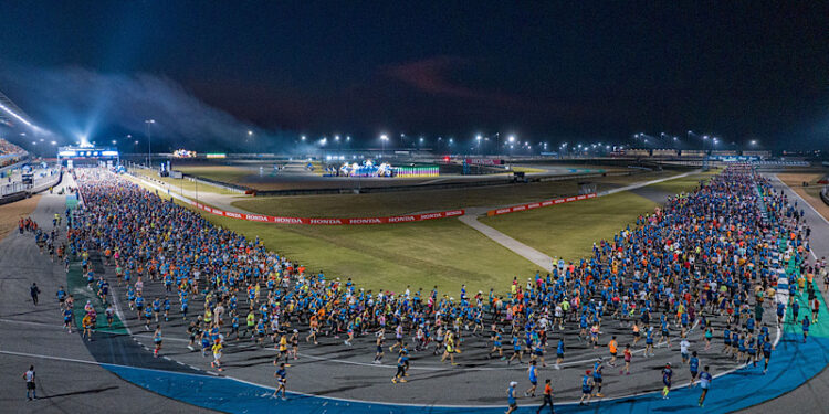 สุดยิ่งใหญ่! บุรีรัมย์ มาราธอน รับมอบหนังสือรับรองงานวิ่งระดับ Gold Label รายแรกและรายเดียวของไทย