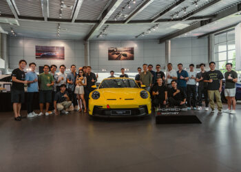‘ธีระ ซอโสตถิกุล’ ตัวจริงเรื่องสะสมยนตรกรรมสปอร์ต รับจบเป็นเจ้าของ “ปอร์เช่ 911 GT3” พร้อมชุดแต่งครบเซ็ท คันแรกแห่งอาเซียน!