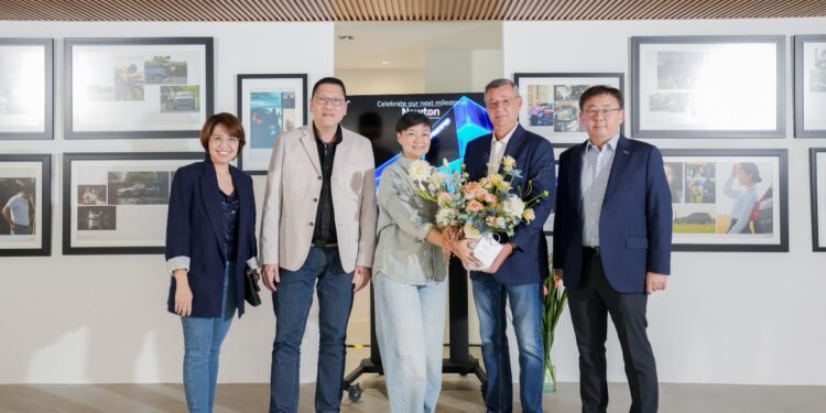 วอลโว่ คาร์ ประเทศไทยร่วมแสดงความยินดีแก่ นิวตัน เพรสทีจ ออโต ในการเป็นศูนย์บริการรถยนต์วอลโว่แบบครบวงจรแห่งแรกในประเทศไทย