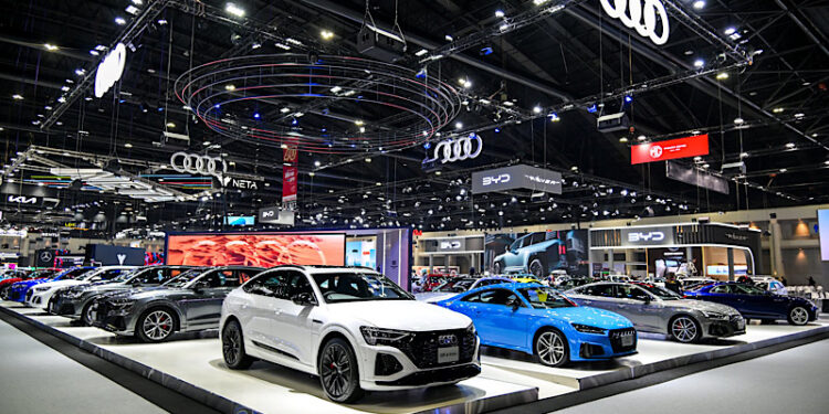 เปิดไฮไลท์ บูธอาวดี้ งาน Motor Expo อัดโปรแรงสุด สร้างความคึกคัก พร้อมถล่ม 3 ดีล สุดพิเศษ ดาวน์ 0 บาท พร้อมผ่อนดอกเบี้ย 0% หรือเลือกผ่อนดอกเบี้ย 0% สูงสุด 6 ปี หรือฟรีประกันภัยชั้นหนึ่ง 5 ปี