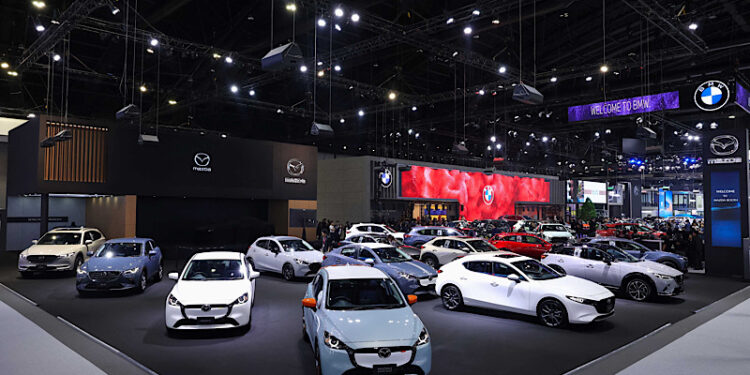 บูธมาสด้าสุดคึกคักประชาชนหลั่งไหลชม Mazda6 รุ่นพิเศษ พร้อมสัมผัสรถยนต์มาสด้าครบทุกรุ่นรับโปรโมชั่นสุดคุ้มส่งท้ายปี