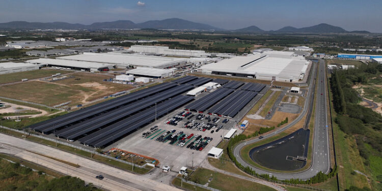 โรงงานฟอร์ดฉลอง ‘หลังคาโรงจอดรถแบบโซลาร์เซลล์’ ขนาดใหญ่ที่สุดในไทย