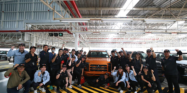 มิตซูบิชิเปิดโรงงานชวนลูกค้าคนพิเศษ เยี่ยมชมสายการผลิตและเครื่องยนต์สุดล้ำสมัยของออล-นิว มิตซูบิชิ ไทรทัน