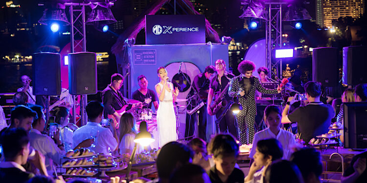 ลูกค้าปลื้ม เอ็มจี ชวนล่องเจ้าพระยาแบบเอ็กซ์คลูซีฟ และเตรียมเปิด MG LIVE ให้แฟนๆ กดช้อปสินค้าแบบมาราธอน