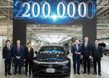 เมอร์เซเดส-เบนซ์ ต้อนรับประธานาธิบดีเยอรมนีฯ เยี่ยมชมโรงงานประกอบรถยนต์ พร้อมเฉลิมฉลองรถยนต์คันที่ 200,000 จากสายการผลิตในประเทศไทย