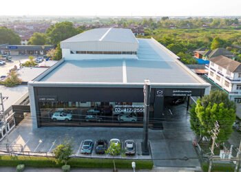 มาสด้าทุ่มงบ 240 ล้าน เปิดสองโชว์รูมใหม่ย่านบางบอนและพระราม 2 ดีลเลอร์เชื่อมั่นศักยภาพมาสด้าพร้อมเดินหน้าให้บริการที่เป็นเลิศกับลูกค้าทุกคน