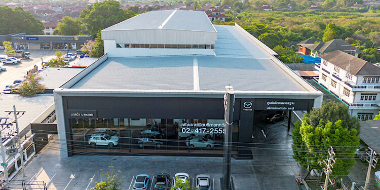 มาสด้าทุ่มงบ 240 ล้าน เปิดสองโชว์รูมใหม่ย่านบางบอนและพระราม 2 ดีลเลอร์เชื่อมั่นศักยภาพมาสด้าพร้อมเดินหน้าให้บริการที่เป็นเลิศกับลูกค้าทุกคน