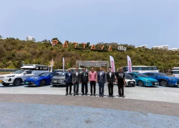 โตโยต้า “เติมเต็มทุกการขับเคลื่อน เพื่อเมืองต้นแบบที่ยั่งยืนปราศจากมลภาวะ” ส่งมอบรถกระบะไฟฟ้าที่ประกอบในไทยเป็นครั้งแรก สำหรับทดลองให้บริการในรูปแบบรถสองแถวในเมืองพัทยา