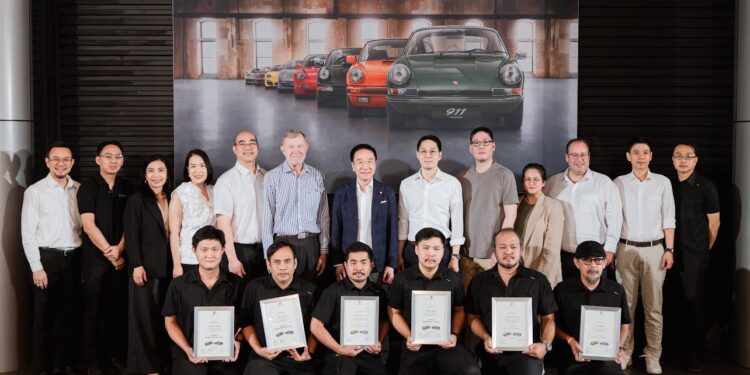 เอเอเอสฯ ยกระดับการบริการสู่ความเป็นเลิศในฐานะ Porsche Classic Partner แห่งแรกของโลก มั่นใจด้วยทีมช่างผู้เชี่ยวชาญระดับเหรียญทอง ที่พร้อมดูแลรถปอร์เช่คลาสสิคทุกคันแบบมืออาชีพ