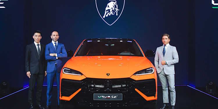 เรนาสโซ มอเตอร์ เผยโฉม Lamborghini Urus SE ซูเปอร์เอสยูวีปลั๊กอินไฮบริดรุ่นแรกของแบรนด์  ทรงพลังด้วยกำลังเครื่องรวม 800 CV วิ่งไกลถึง 60 กม. ในโหมดไฟฟ้า พร้อมประสิทธิภาพและประสบการณ์การขับขี่ที่ดีที่สุดในคลาสตามแบบฉบับลัมโบร์กินี