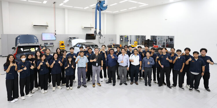 วอลโว่ คาร์ ประเทศไทย จัดอบรมเสริมทักษะยานยนต์ไฟฟ้า ต่อยอดการเรียนรู้และยกระดับมาตรฐานวิชาชีพด้านยานยนต์แก่คณะครูและนักศึกษา