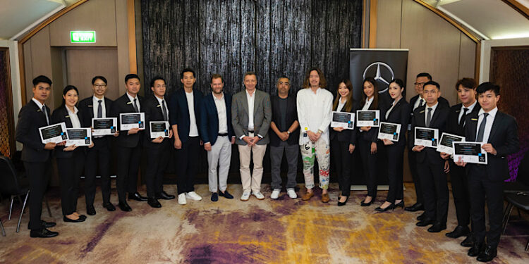 เมอร์เซเดส-เบนซ์ อัปสกิลเซลส์ผ่านกิจกรรม “Friends of Mercedes” ดึง 3 อินฟลูเอนเซอร์ชื่อดังมาชี้เส้นทางสู่คอนเทนต์ครีเอเตอร์