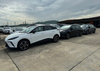 เอ็มจี เดินหน้าต่อเนื่องทยอยส่งมอบ NEW MG4 ELECTRIC LONG RANGE รุ่น V ล็อตแรกถึงมือลูกค้าในราคา 889,900 บาท