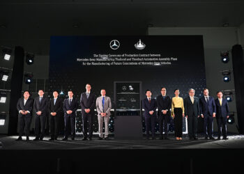 เมอร์เซเดส-เบนซ์ เดินหน้าต่อสัญญา 10 ปี ขยายฐานการผลิตรถยนต์พลังงานไฟฟ้าในไทย พร้อมส่งมอบเซลล์แบตเตอรี่ให้ สวทช. นำไปวิจัยด้านพลังงาน