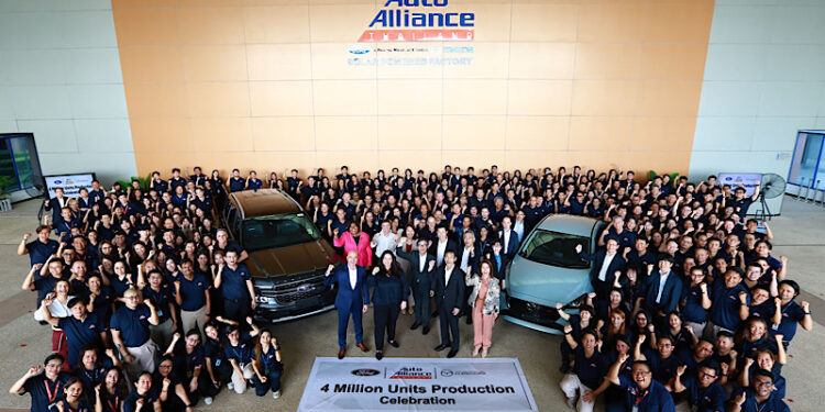 ออโต้อัลลายแอนซ์ ประเทศไทย ฉลองผลิตรถฟอร์ด-มาสด้า 4 ล้านคัน