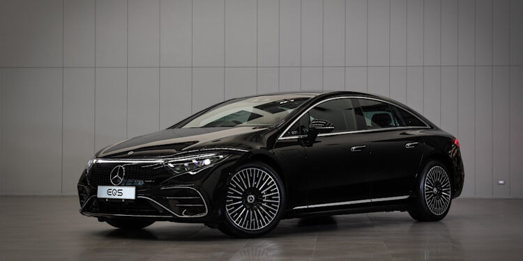 เป็นเจ้าของ EQS 500 รถอีวีที่วิ่งไกลที่สุดในกลุ่มลักชัวรี่ในไทย ด้วยข้อเสนอแบบ Worry-Free ทางเลือกใหม่ไร้ข้อกังวลสำหรับลูกค้าเมอร์เซเดส-เบนซ์