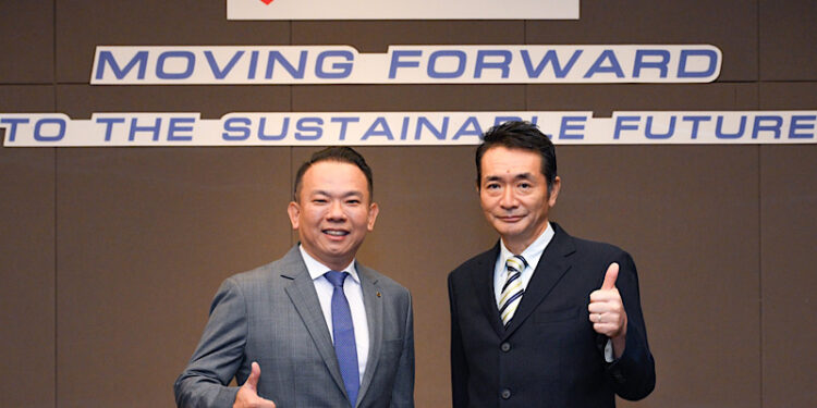 ซูซูกิ ยกระดับงานบริการลูกค้าเปิดแคมเปญ Suzuki Worry Free ฟรี! ค่าแรงเช็กระยะนาน 3 ปี ฟรี รถสำรองใช้ระหว่างซ่อม เป้าหมายมีอะไหล่รองรับรถยนต์ทุกรุ่นนาน 10 ปีชูแอปพลิเคชัน HELLO SUZUKI ช่วยดูแลลูกค้า พร้อมลุยขยายศูนย์บริการครอบคลุมทั่วไทยเพิ่มเติมอีก 6 แห่ง