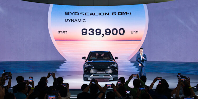 BYD ร่วมกับ เรเว่ ออโตโมทีฟ เปิดตัว BYD SEALION 6 DM-iSuper Hybrid  ประเดิมยนตรกรรม Plug-in Hybrid เอกสิทธิ์เฉพาะจาก BYD รุ่นแรกที่ผลิตในไทย  ชูเทคโนโลยี DM-i สุดล้ำ มอบประสบการณ์ขับขี่เสมือนรถ EV