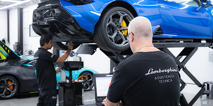 เปิดตัวแล้ววันนี้ กับ LAMBORGHINI CORSA FAST TRACK SERVICE  โปรแกรมการบริการสุดพิเศษเอาใจลูกค้าเรนาสโซ มอเตอร์ ทั่วประเทศ การันตีเข้ารับบริการภายใน 2 วัน และรับรถได้ภายใน 1 วัน